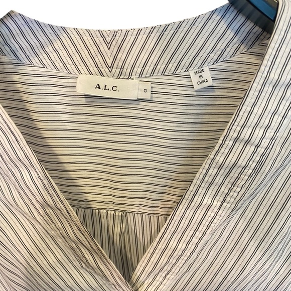 ALC Striped Lightweight Relaxed Fit Tunic Split Hem - Picture 2 of 9